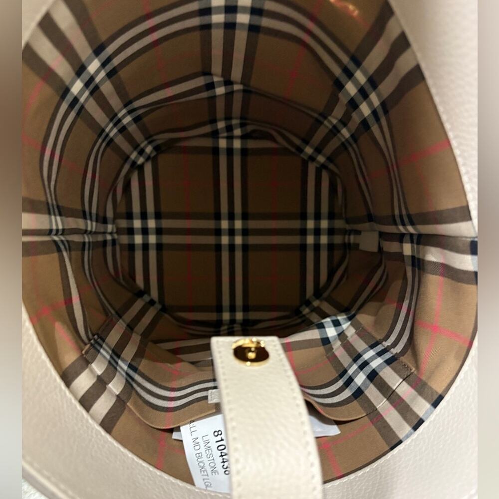 Burberry leather bucket bag large limestone - Picture 9 of 11